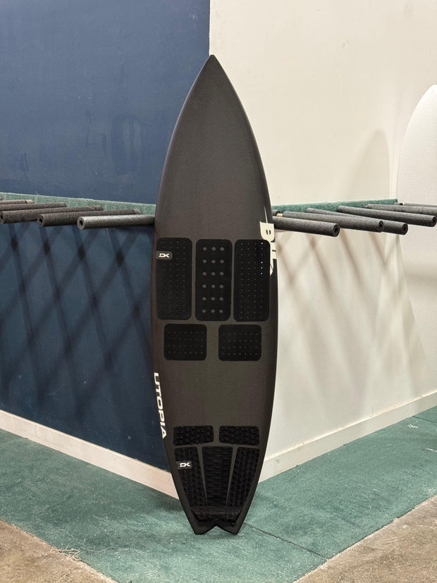 5'9 DHD UTOPIA SWALLOW TAIL (USED)